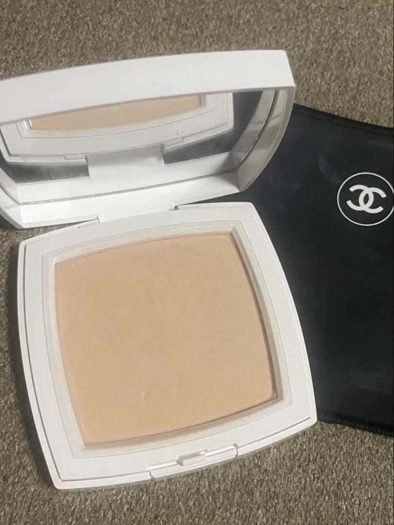 CHANEL ルブラン コンパクトラディアンス10 ベージュ