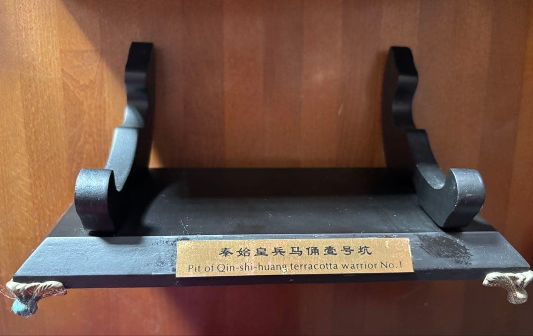 高級木箱入り　世界遺産秦始皇帝兵馬俑１号坑模擬　立体厚みガラス置物￼
