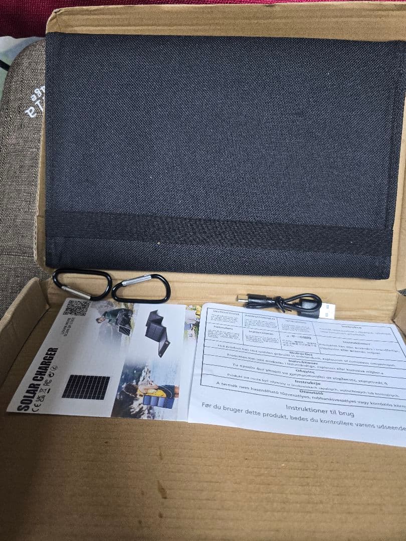 ●超特価・新品未使用・90W 単結晶シリコン折りたたみソーラーパネル