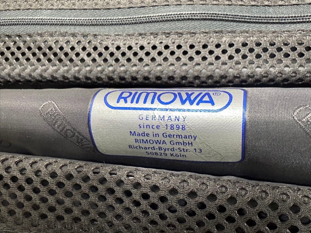 リモワ トパーズ ステルス 32L 4輪 キャリーケース TSAロック 正規品