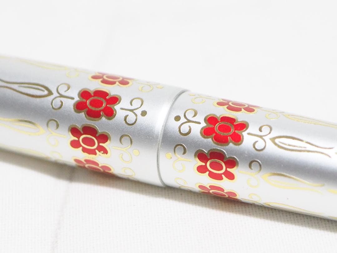 コ32，　廃盤 プラチナ万年筆 18K 花柄 新品