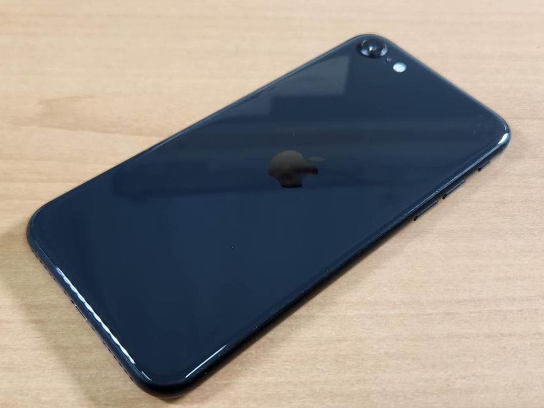031900A iPhone SE A2296 64GB 第2世代