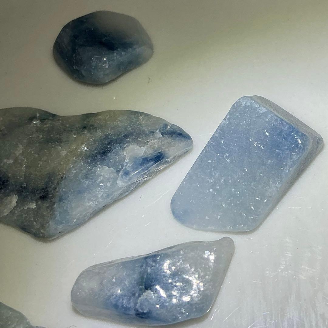 コン沢翡翠　端材原石　（147）　極濃〜爽青　11.1g