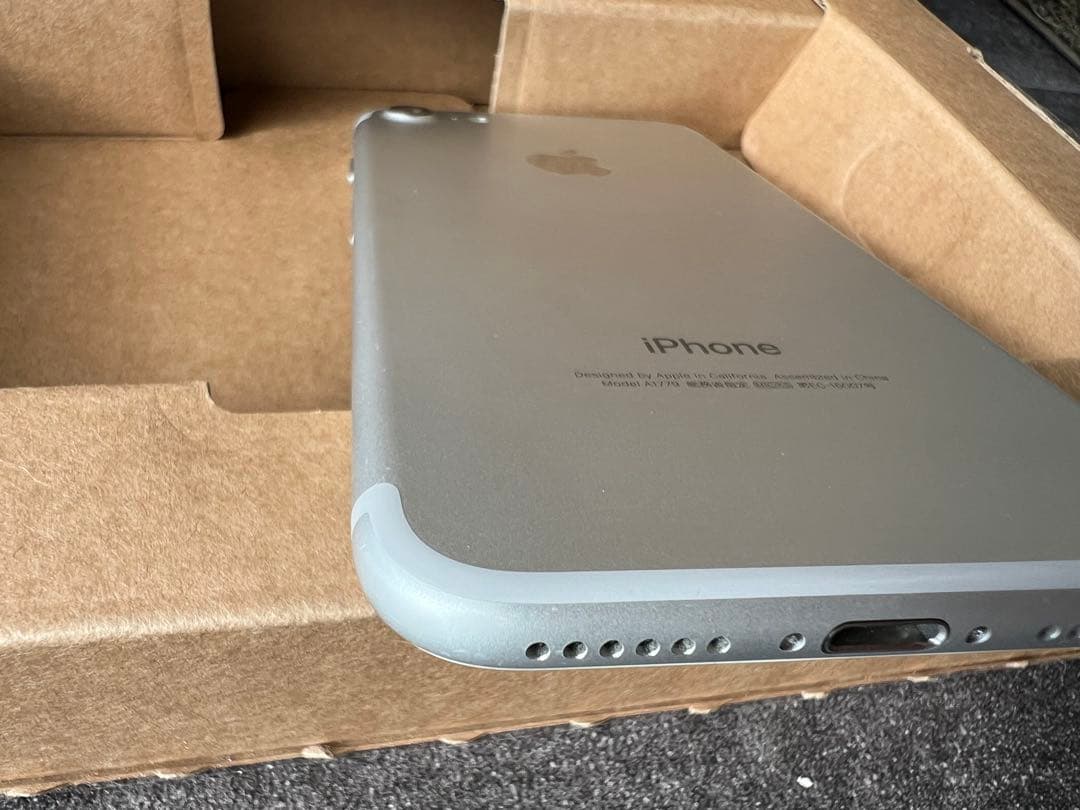 【美品】Apple iPhone 7 32GB シルバー 純正バッテリー100%