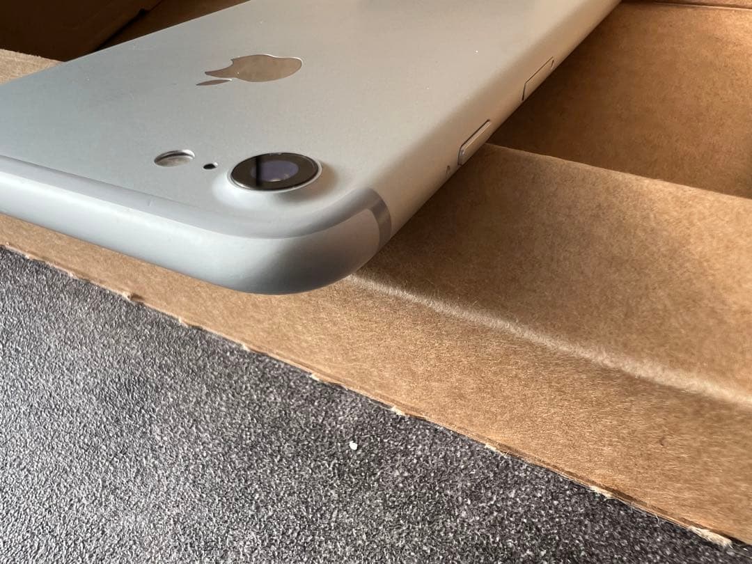 【美品】Apple iPhone 7 32GB シルバー 純正バッテリー100%