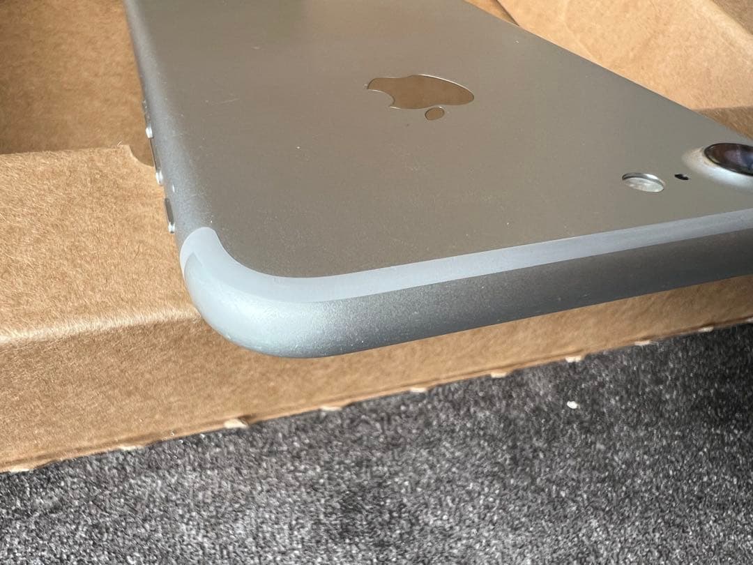【美品】Apple iPhone 7 32GB シルバー 純正バッテリー100%