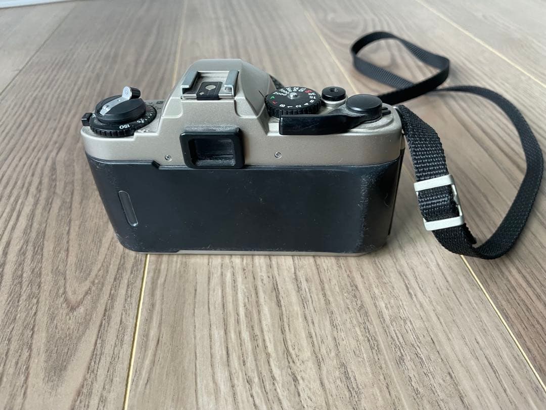 Nikon FE10 一眼レフカメラ Nikkorレンズ付き
