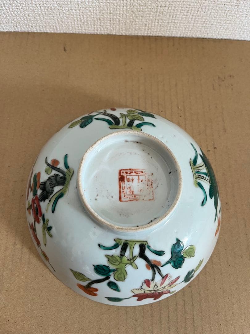 中国古玩 清時代　色絵花文茶碗　高台内に印銘「龍和興祥」時代物