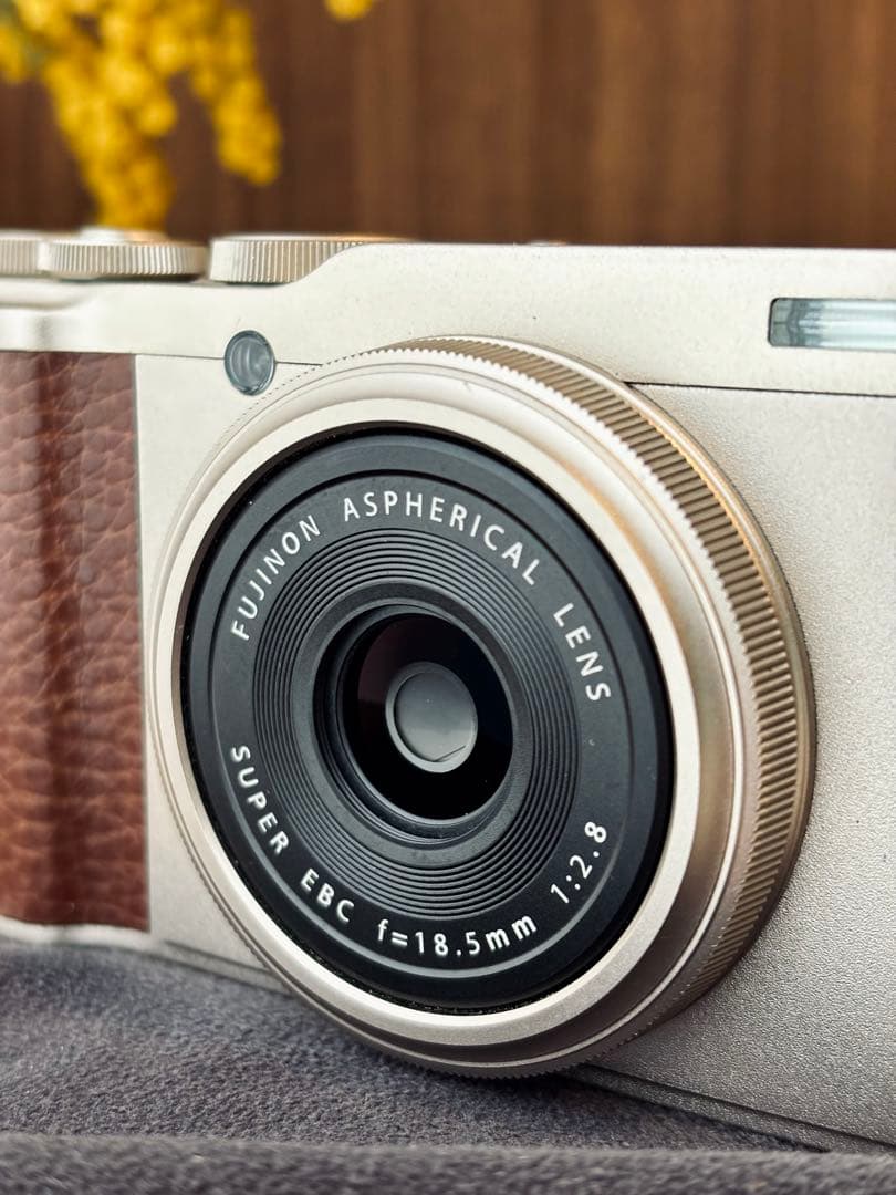 FUJIFILM XF10 シャンパンゴールド デジカメ 箱あり