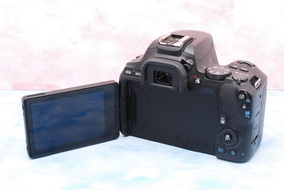 Canon EOS Kiss X10☆一眼レフカメラ☆超望遠レンズ付Wレンズ
