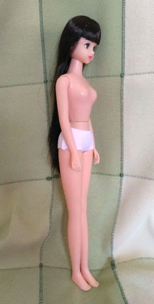 ♥箱無し新品♥ジェニーフレンドかおりちゃん黒髪に近いストレートロング