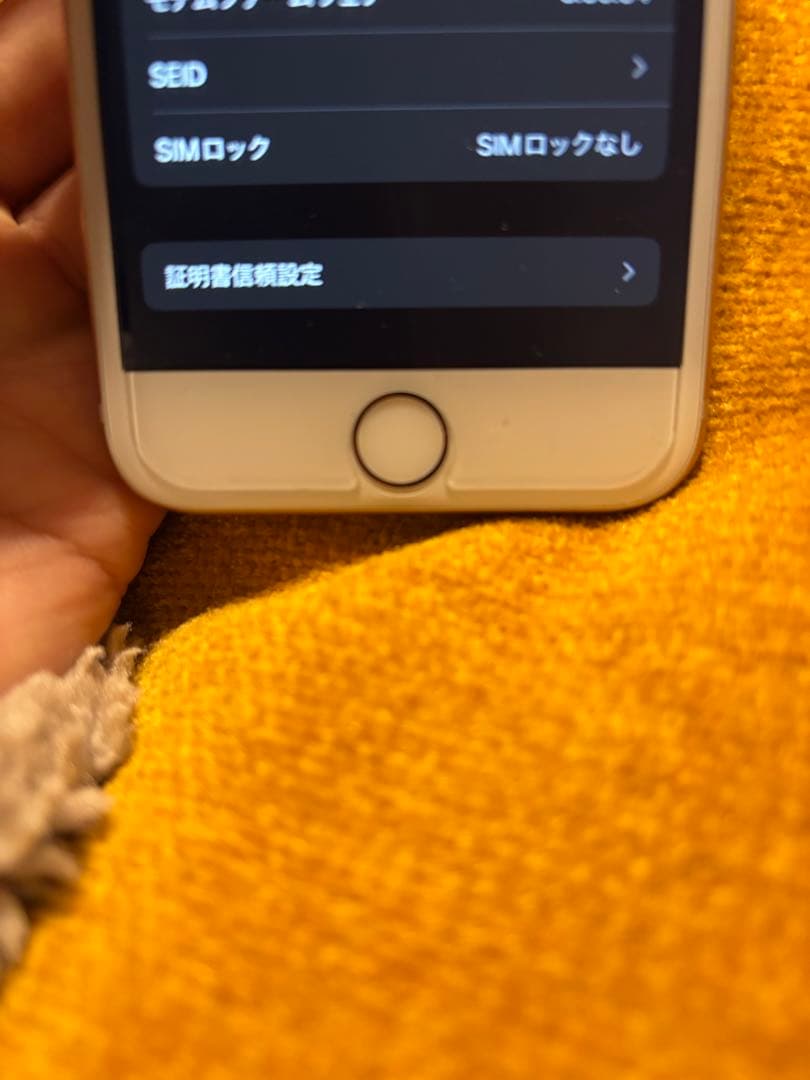 ライオン様　iPhone 8 ゴールド　64GB バッテリー83%