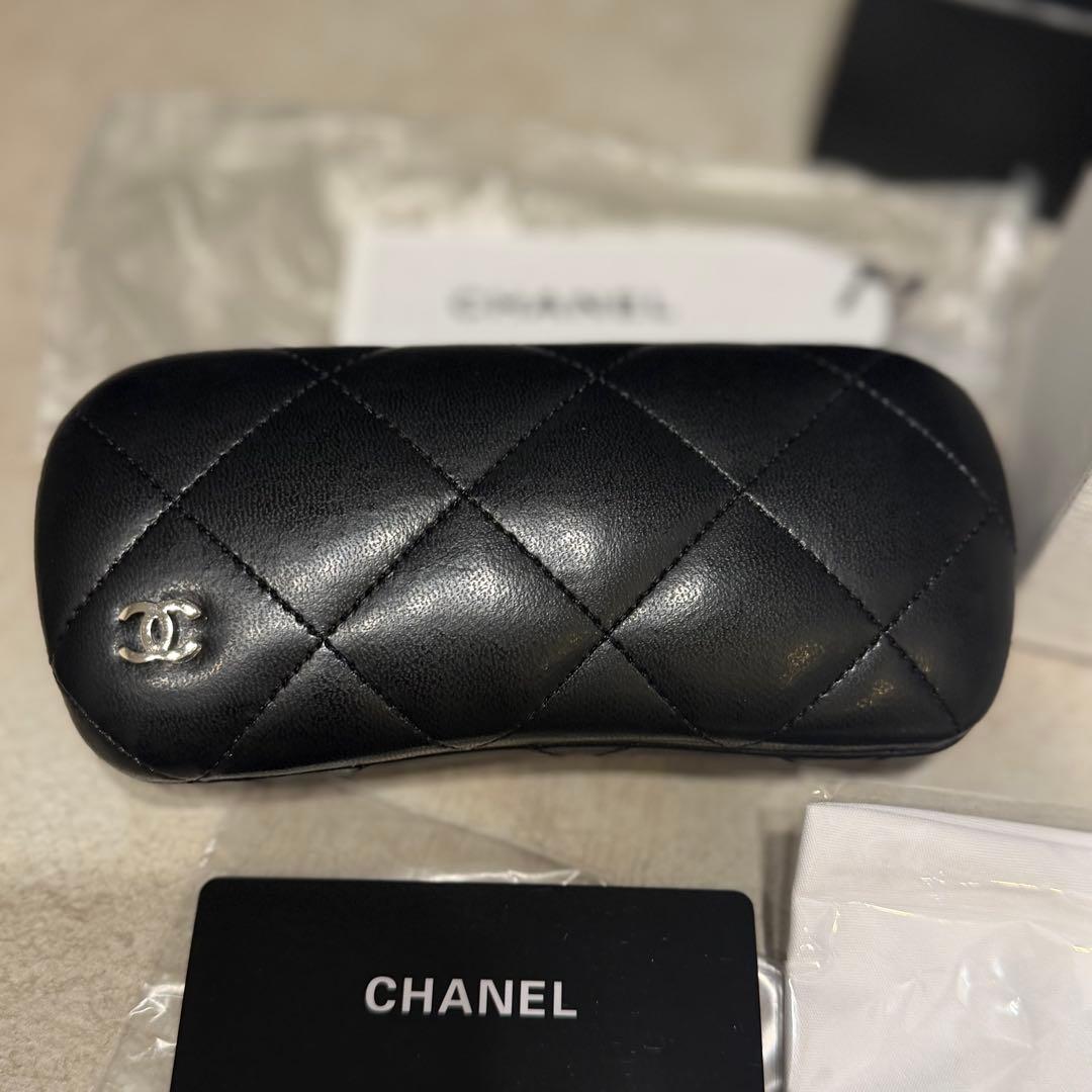 CHANEL ブラック メガネケース キルティング