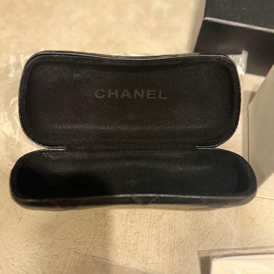 CHANEL ブラック メガネケース キルティング