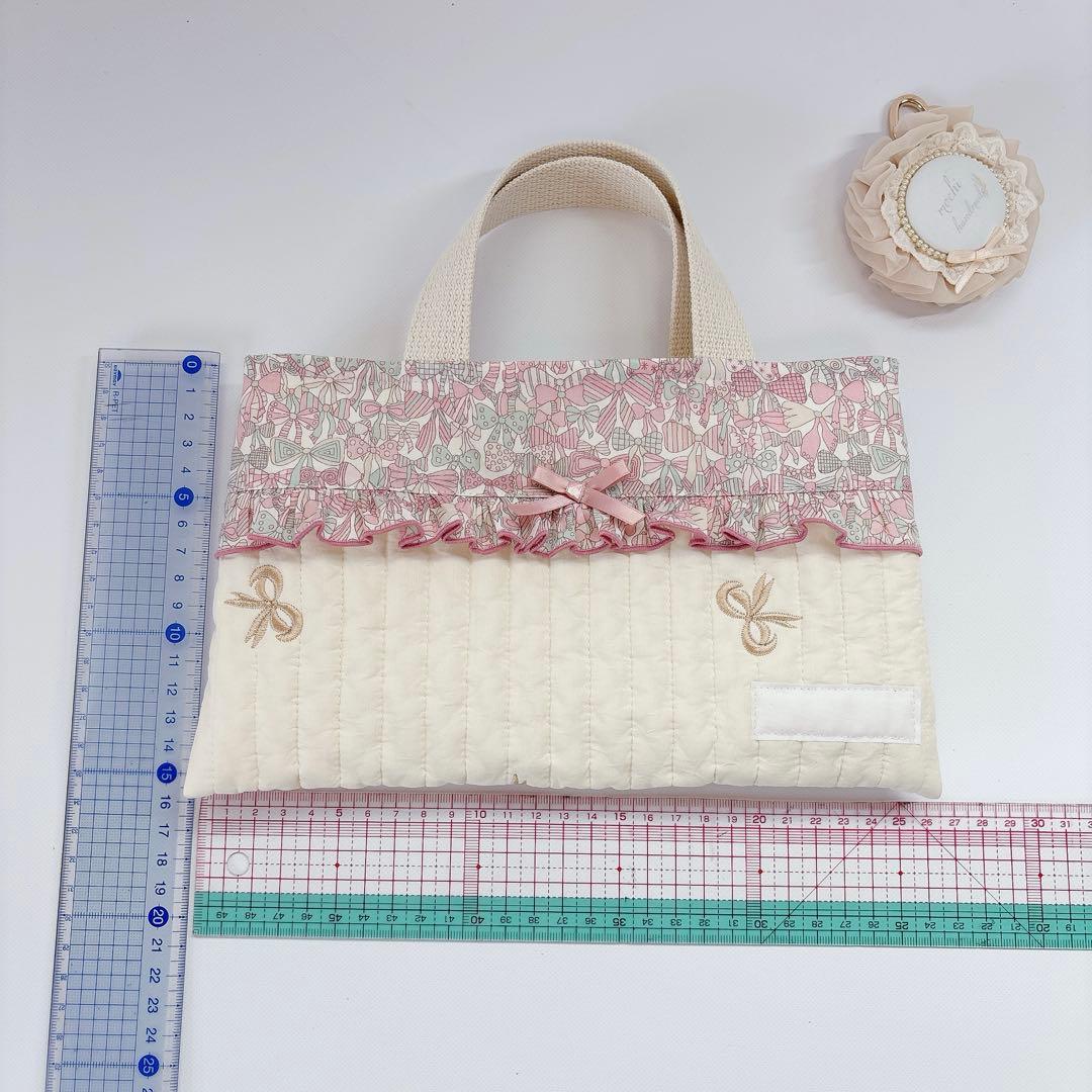 ちな様　レッスンバッグ　上履き袋　体操着袋　ヌビ　キルト　いちご　刺繍生地