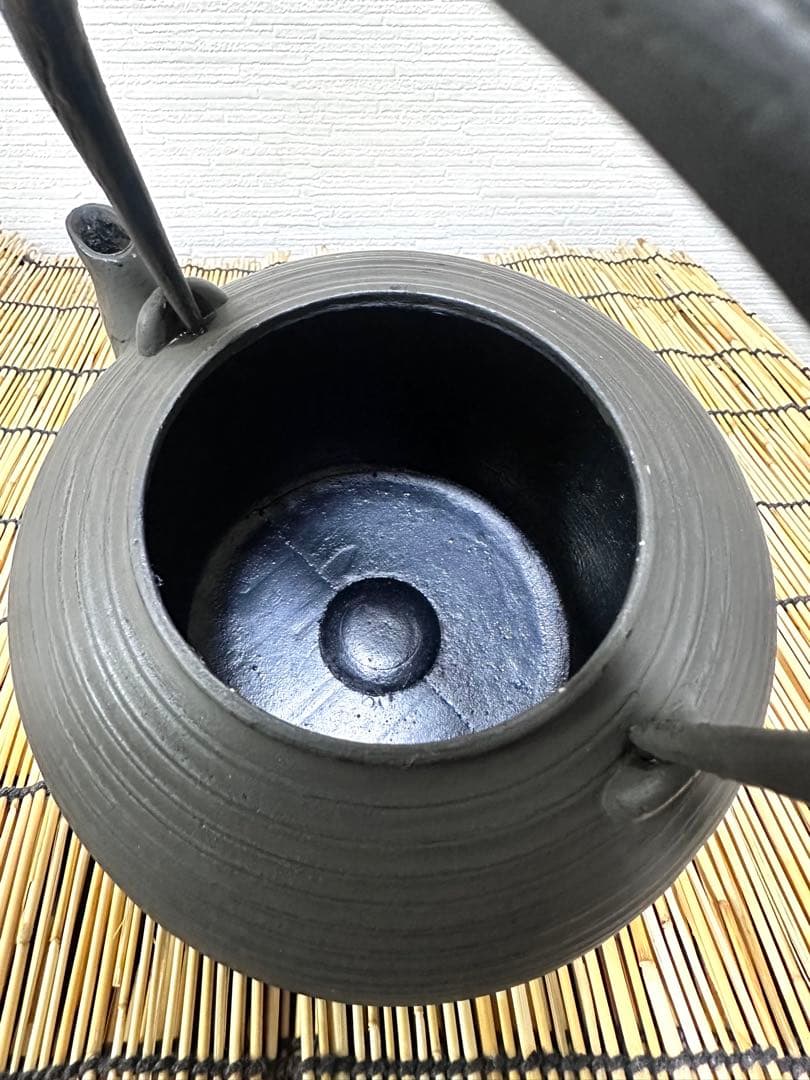 未使用、保管品　南部正晴堂　伊藤 宝斎作 糸目南部形１２型唐金蓋 飾摘　南部鉄瓶
