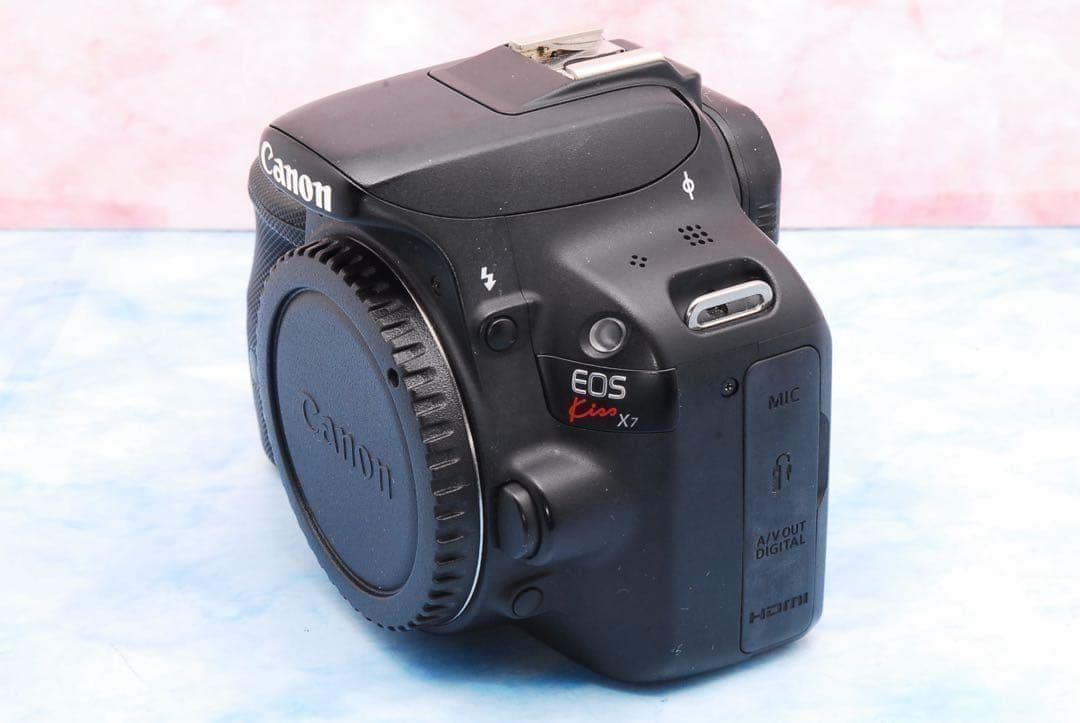 Canon Kiss X7✨小型＆軽量で持ち運びラクラク✨一眼レフカメラ