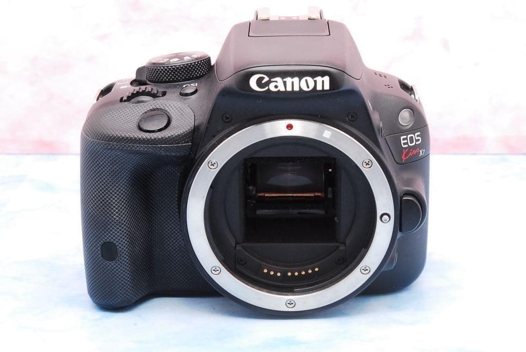 Canon Kiss X7✨小型＆軽量で持ち運びラクラク✨一眼レフカメラ