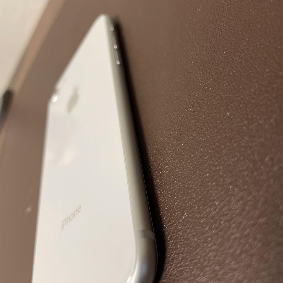 iPhone 8 シルバー（SIMロックあり、au）