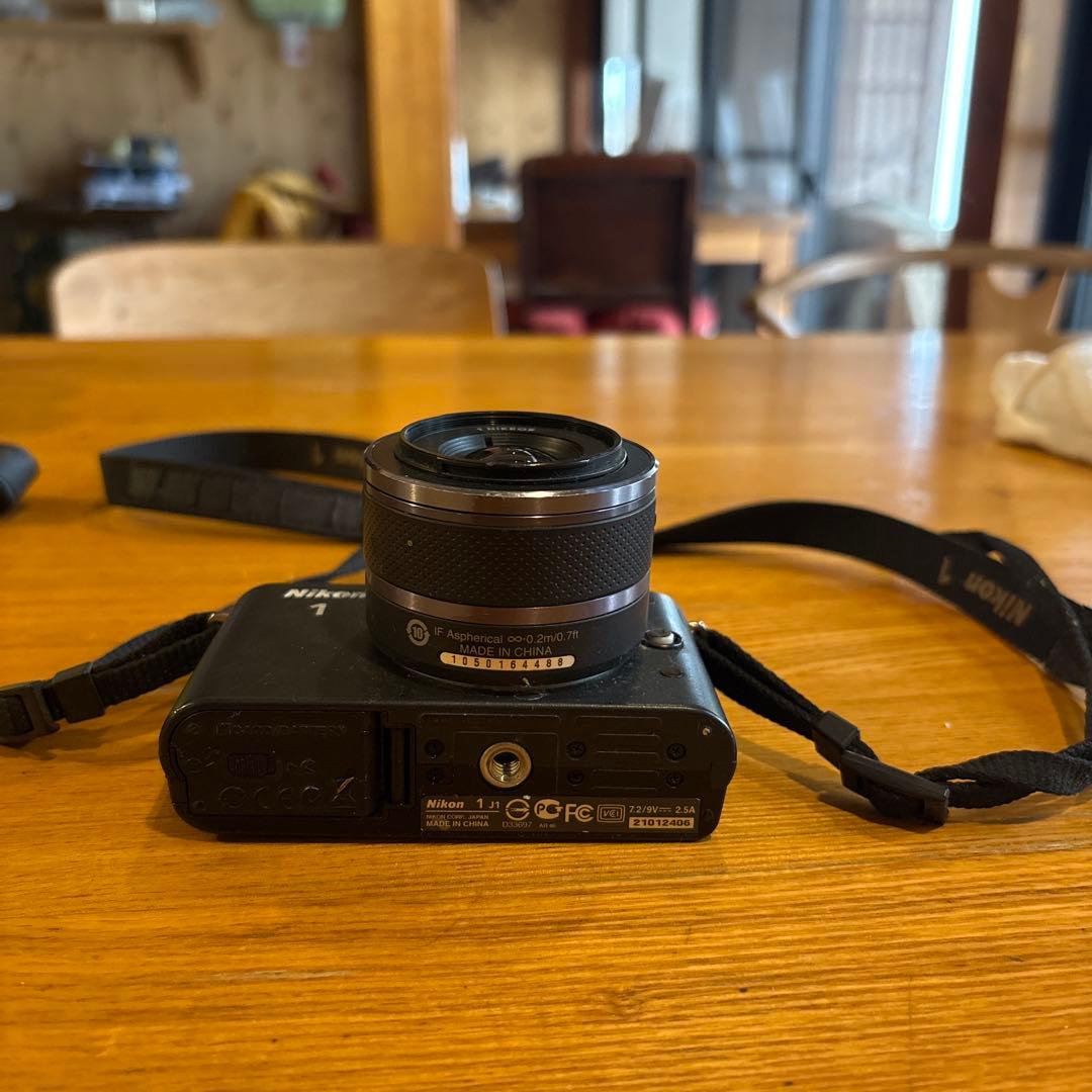 Nikon J1 コンパクトデジタルカメラ