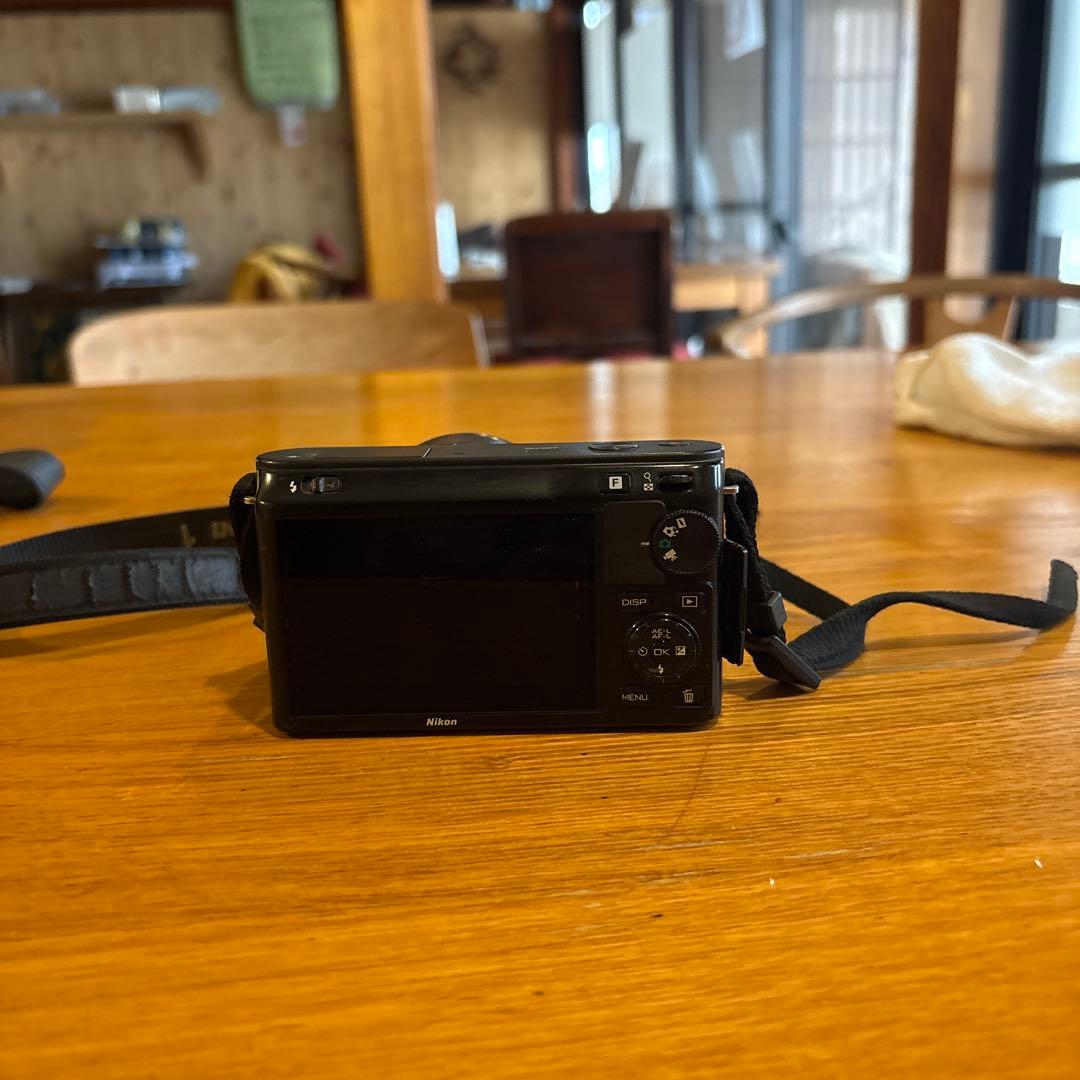 Nikon J1 コンパクトデジタルカメラ