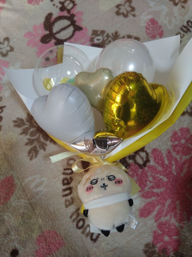 バルーンとちいかわぬいぐるみの2つブーケセット