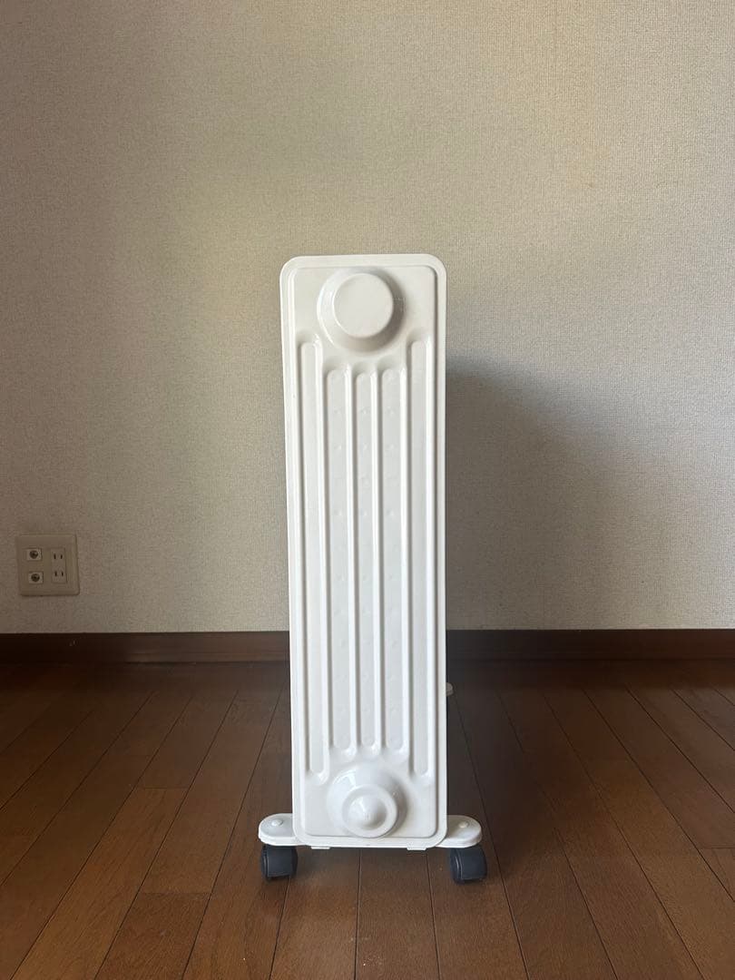 電気オイルヒーター ホワイト　縦型デザイン