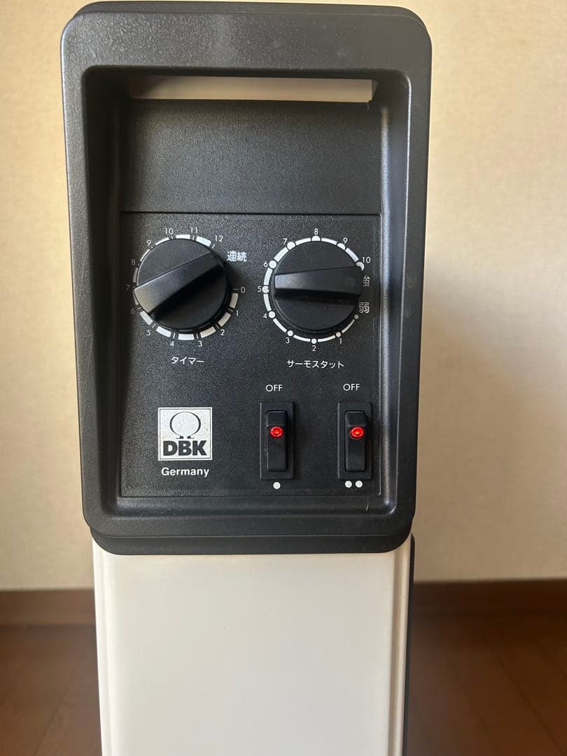 電気オイルヒーター ホワイト　縦型デザイン