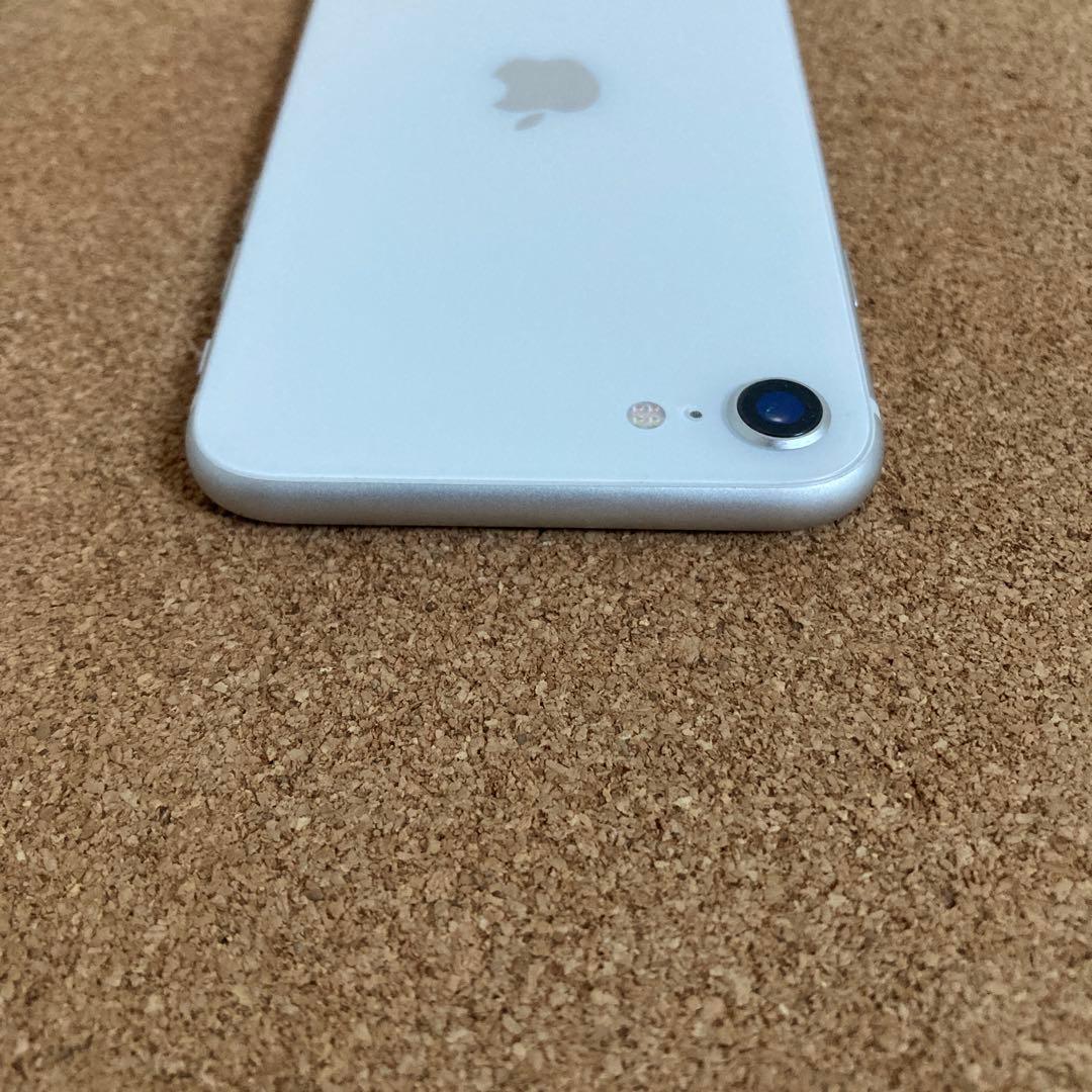 4134【早い者勝ち】美品☆電池新品☆iPhoneSE2 64GB SIMフリー