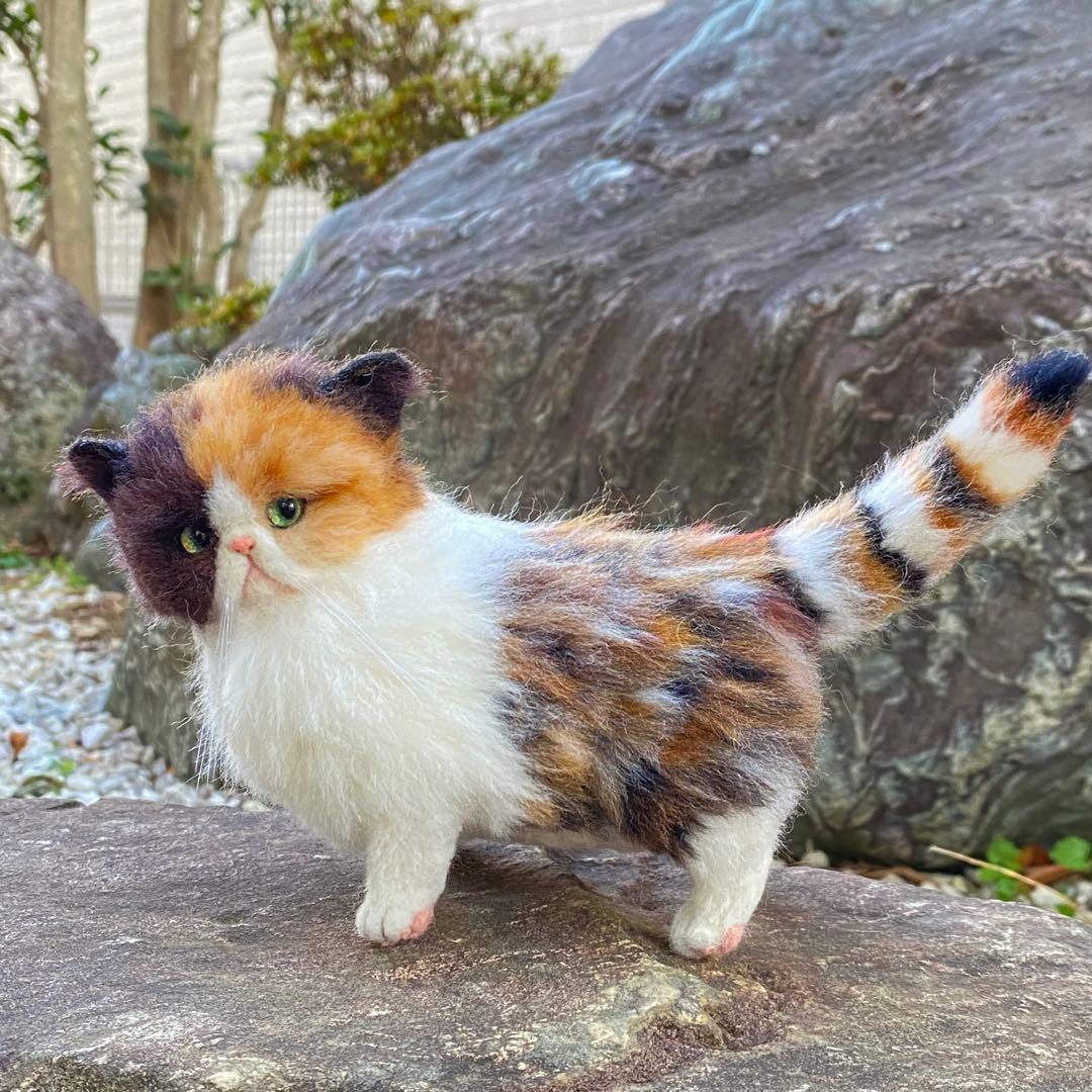 羊毛フェルト猫　全身タイプ　リアル可愛い三毛のエキゾチックショートヘア