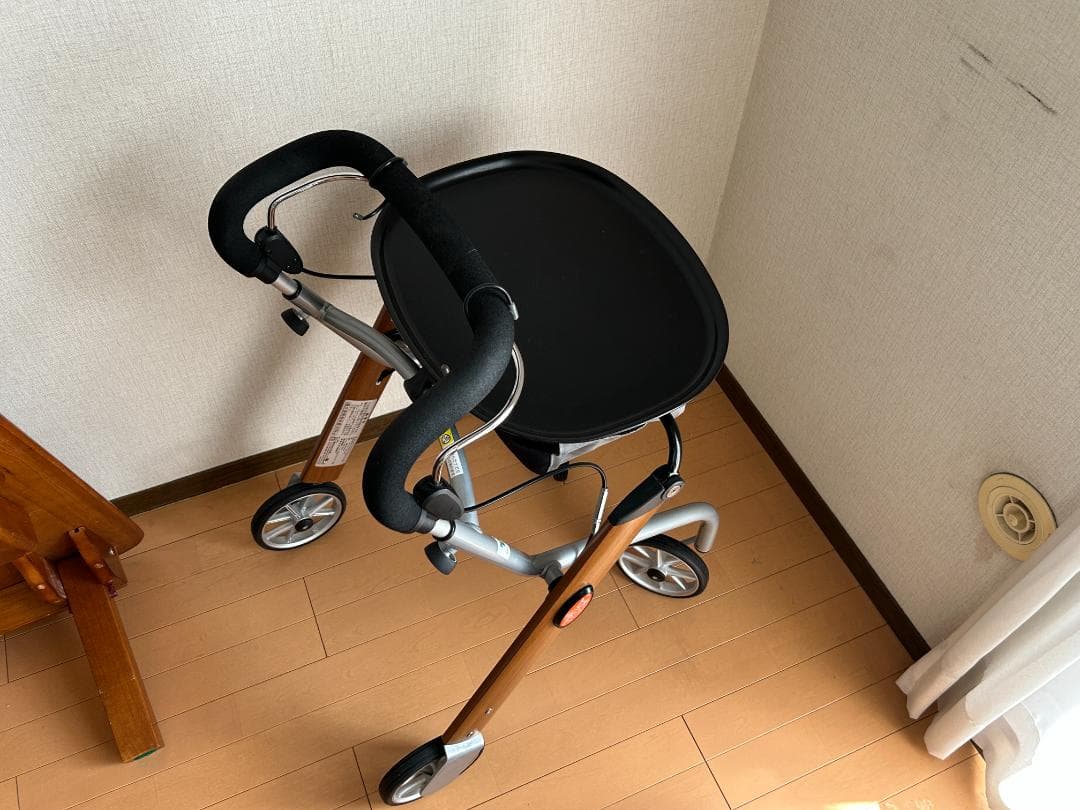 【再出品です。超美品 総額7,900円 室内用歩行車 竹虎製 レツゴーミニ】