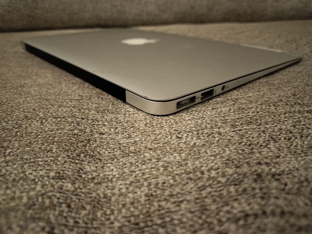 MacBook Air 13インチ A1466 解体業者引取 美品　動作未確認