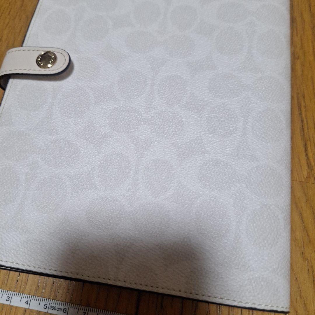 COACH ホワイトレザーノートカバー
