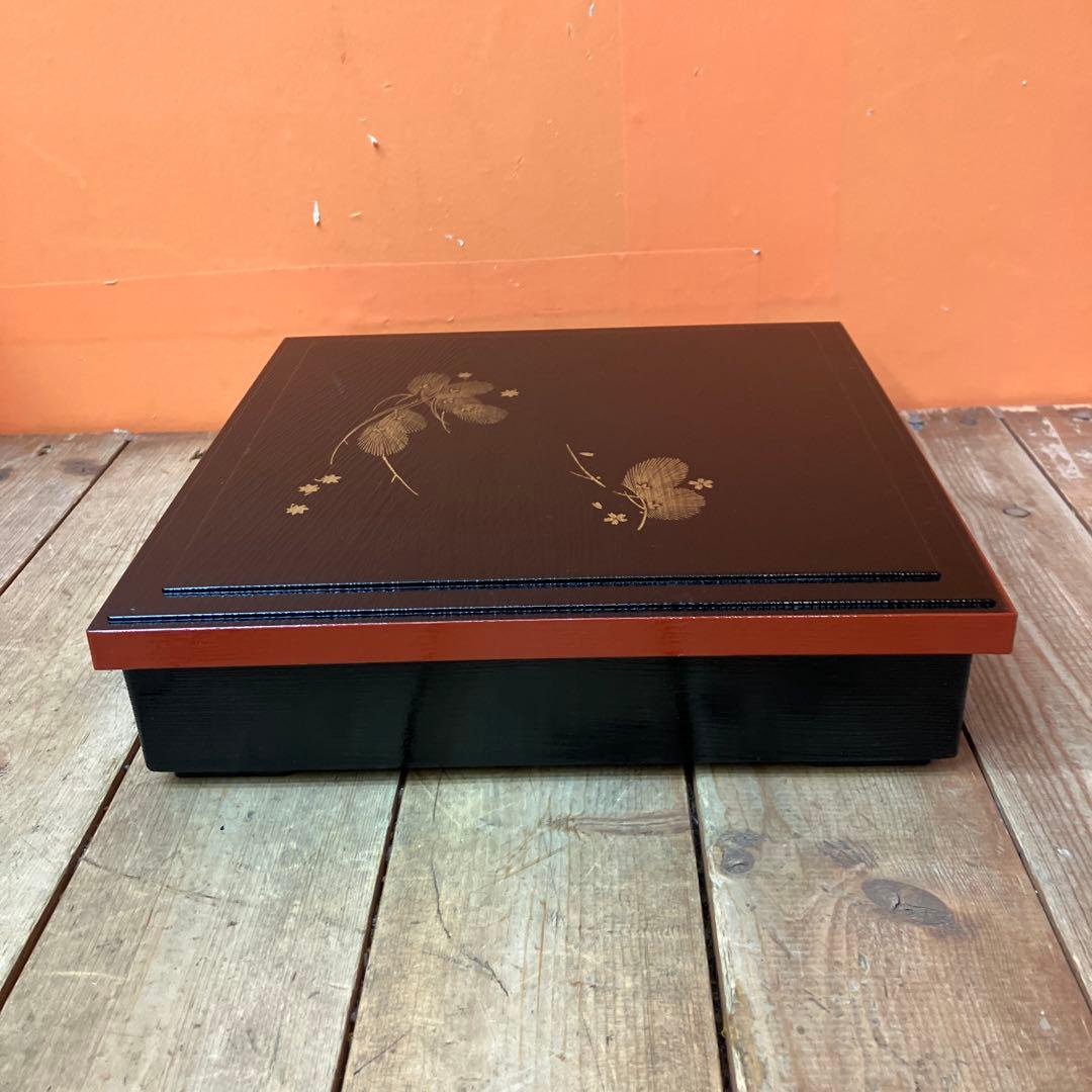 ②E-1 松花堂弁当 弁当箱 漆器 蒔絵 松 金彩 和食器 有田焼 九谷焼 お正
