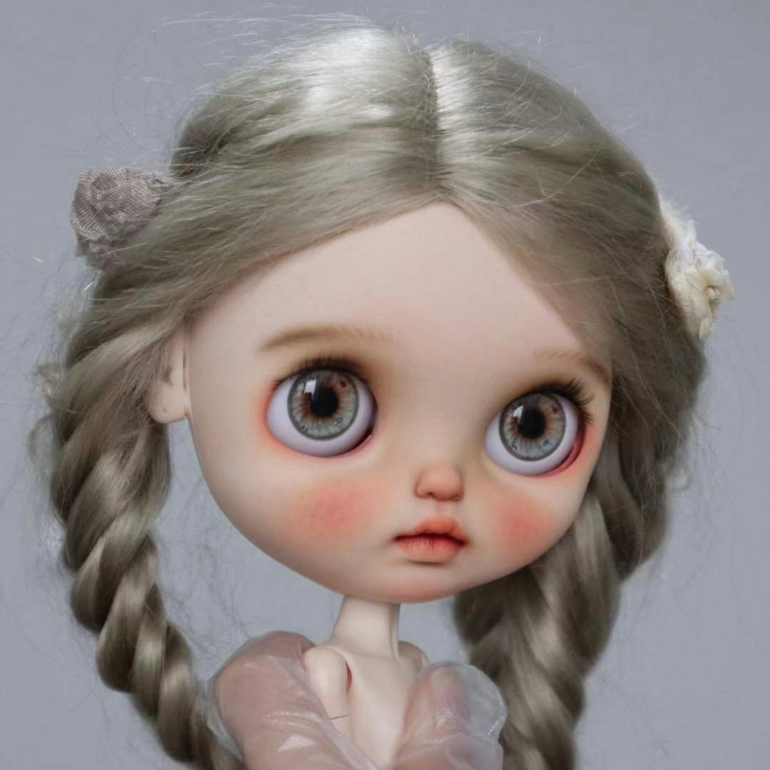 カスタムブライス 人気海外作家様 かわいい 幼い 繊細なメイク 優しい きれい