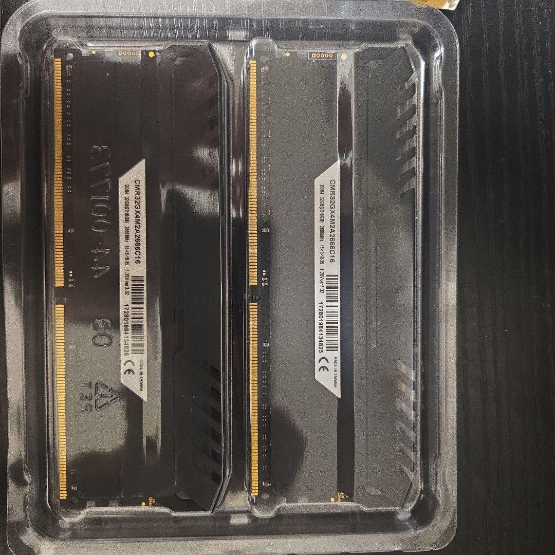 CORSAIR RGB メモリー DDR4 2666 32GB (16x2)