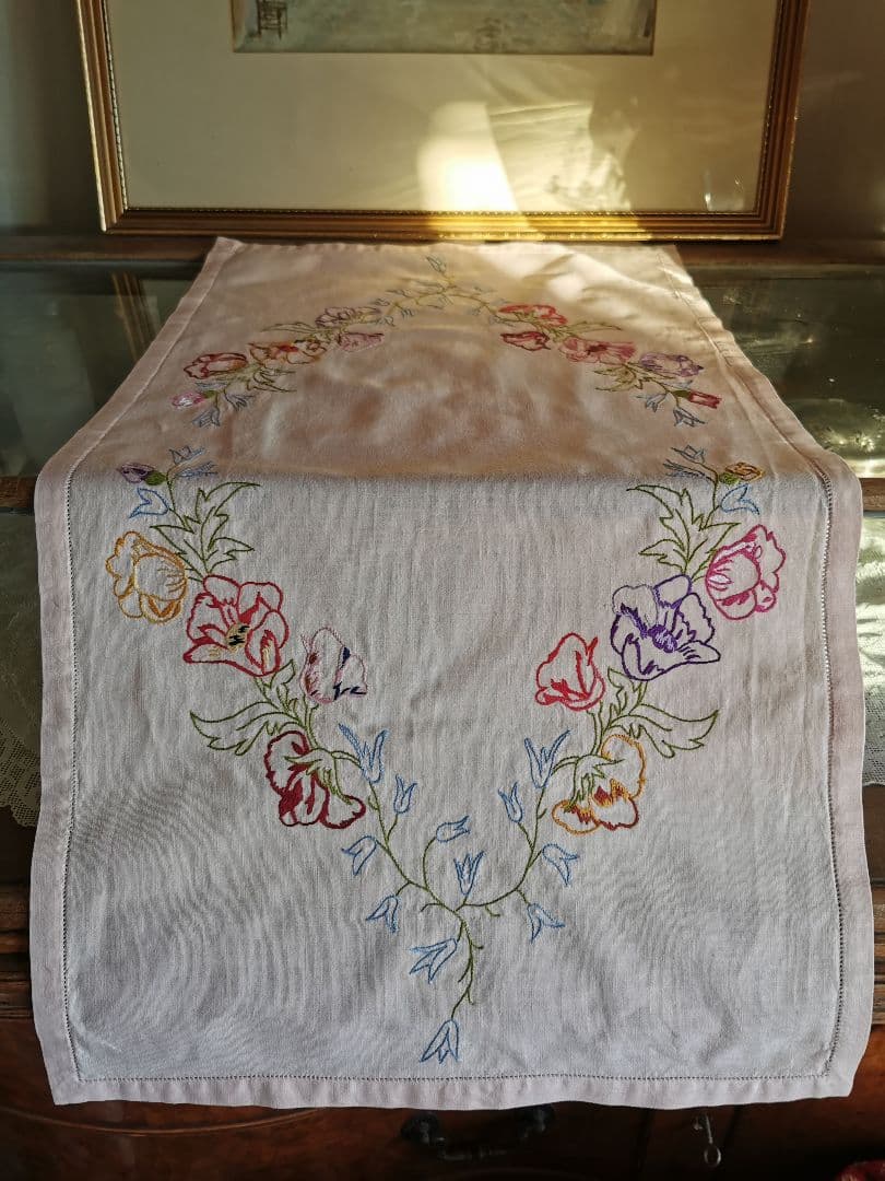 アンティーク フランス コーラルピンク 野の花の色糸刺繍 リネンクロスランナー