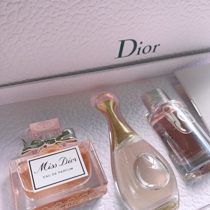 香水(女性用) D