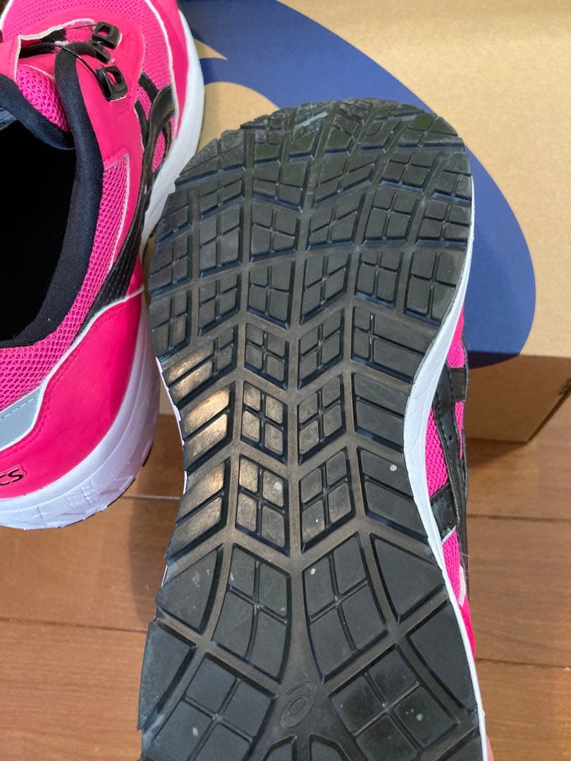 値下げ。asics 安全靴　シューズランドリーにて洗濯済み　ピンク　28.0cm