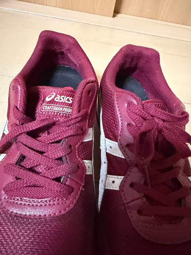 さとしくんさん　ASICS バーガンディ スニーカー