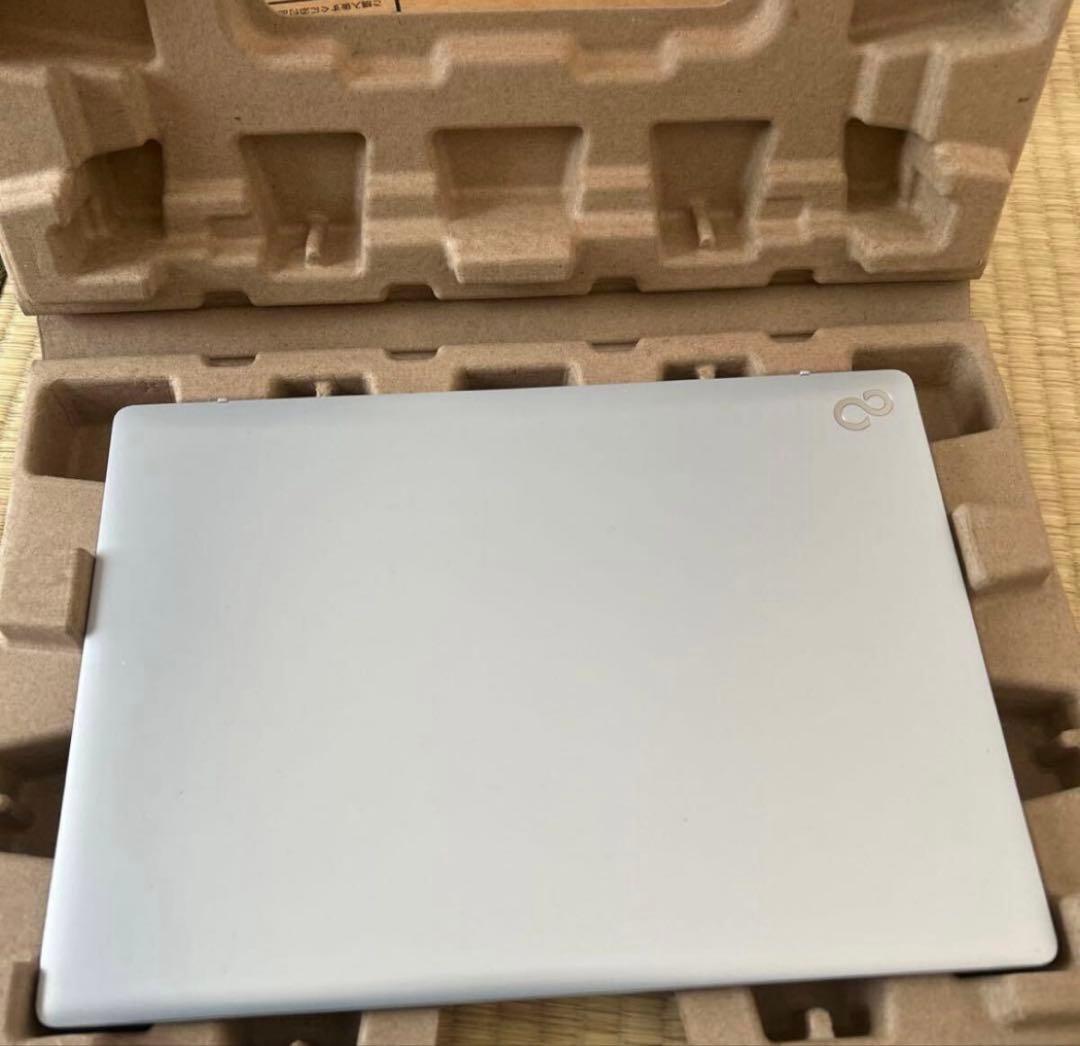 美品　富士通FMV LIFEBOOK MH55/J1 FMVM55J1S
