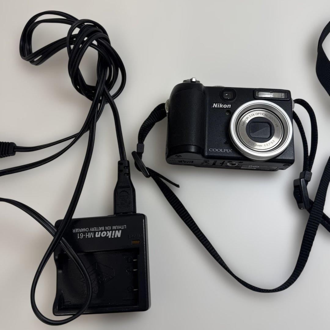 【動作確認済】Nikon COOLPIX デジタルカメラ 充電器付き　☺︎