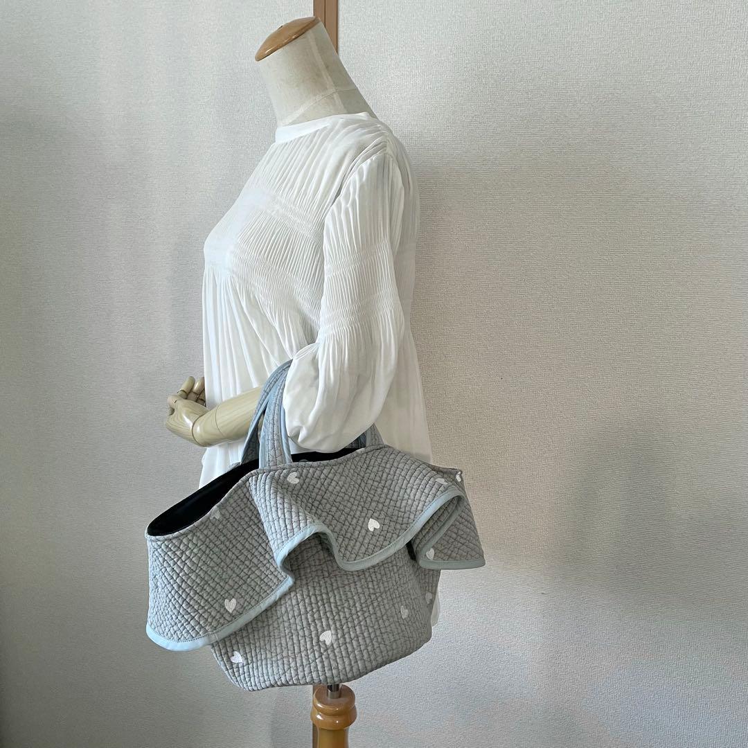 フリル付き丸底マルシェバッグ　ヌビバッグ　グレー　ハート刺繍　ハンドメイド