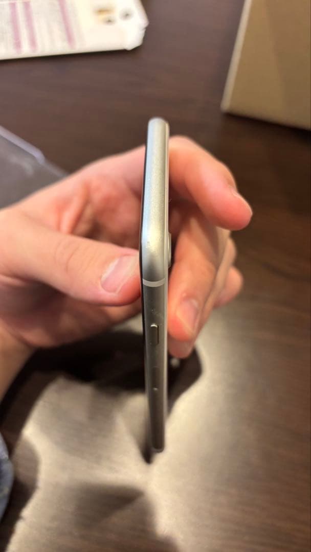 iPhone SE (第3世代) ホワイト SIMフリー　純正イヤホン付き