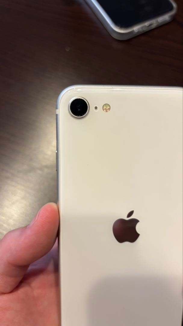 iPhone SE (第3世代) ホワイト SIMフリー　純正イヤホン付き