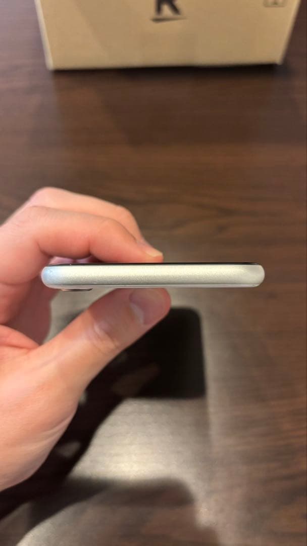 iPhone SE (第3世代) ホワイト SIMフリー　純正イヤホン付き