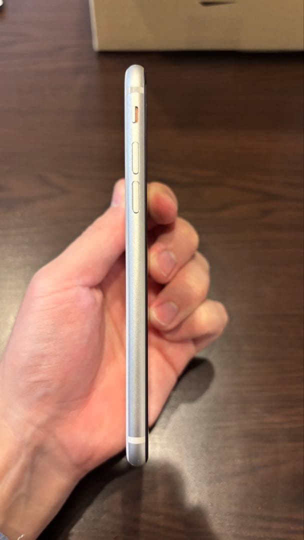 iPhone SE (第3世代) ホワイト SIMフリー　純正イヤホン付き