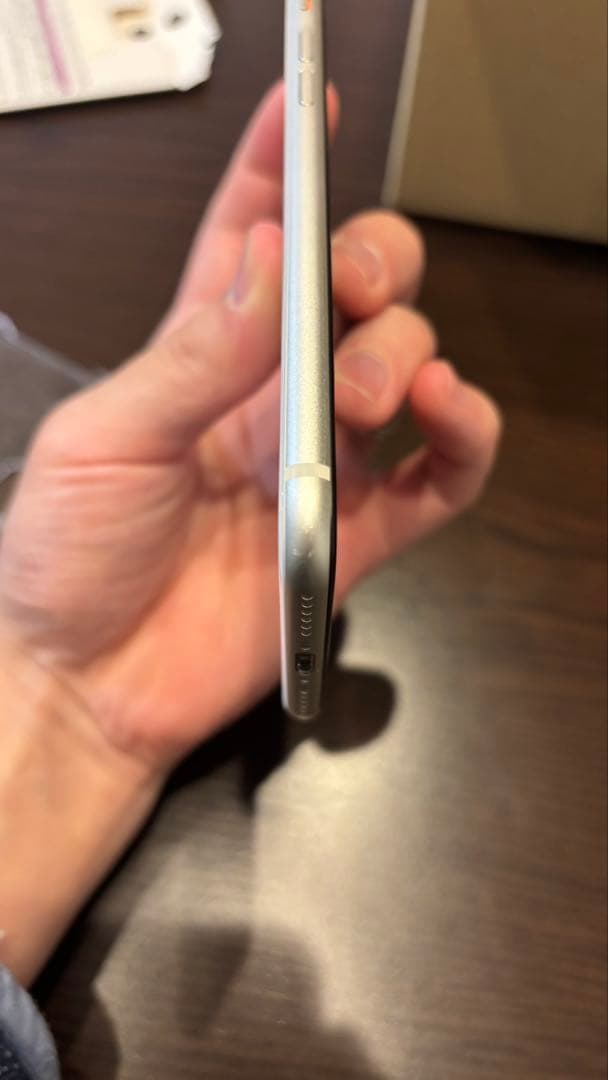 iPhone SE (第3世代) ホワイト SIMフリー　純正イヤホン付き