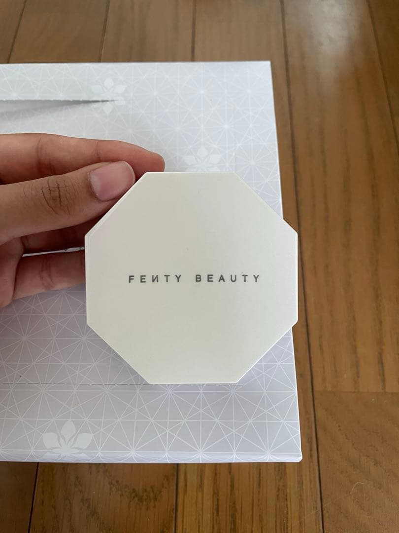 FENTY BEAUTY ハイライター