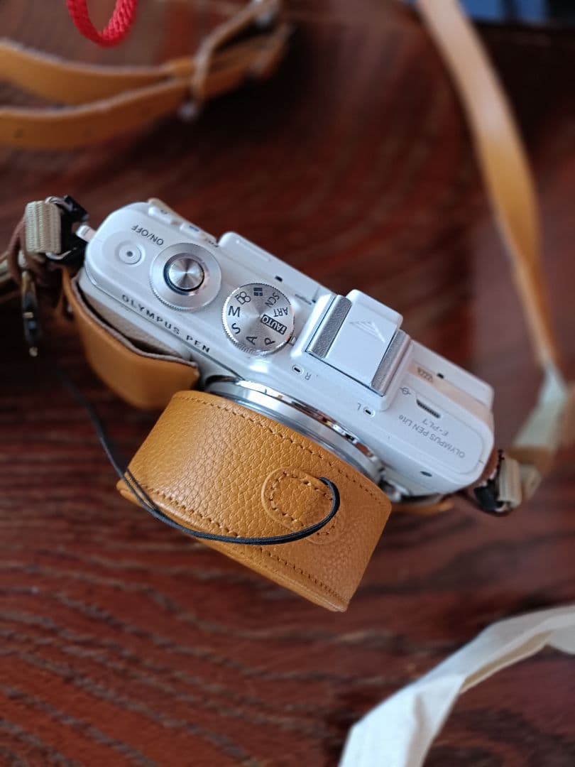 OLYMPUS PEN Lite E-PL7ホワイトミラーレスカメラ望遠、ケース